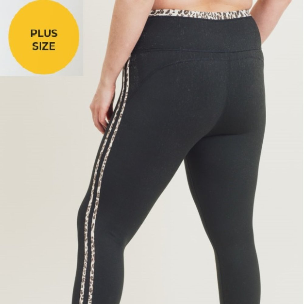π₯ NWT Curvy Jaguar Print Highwaist Legging - Picture 1 of 7
